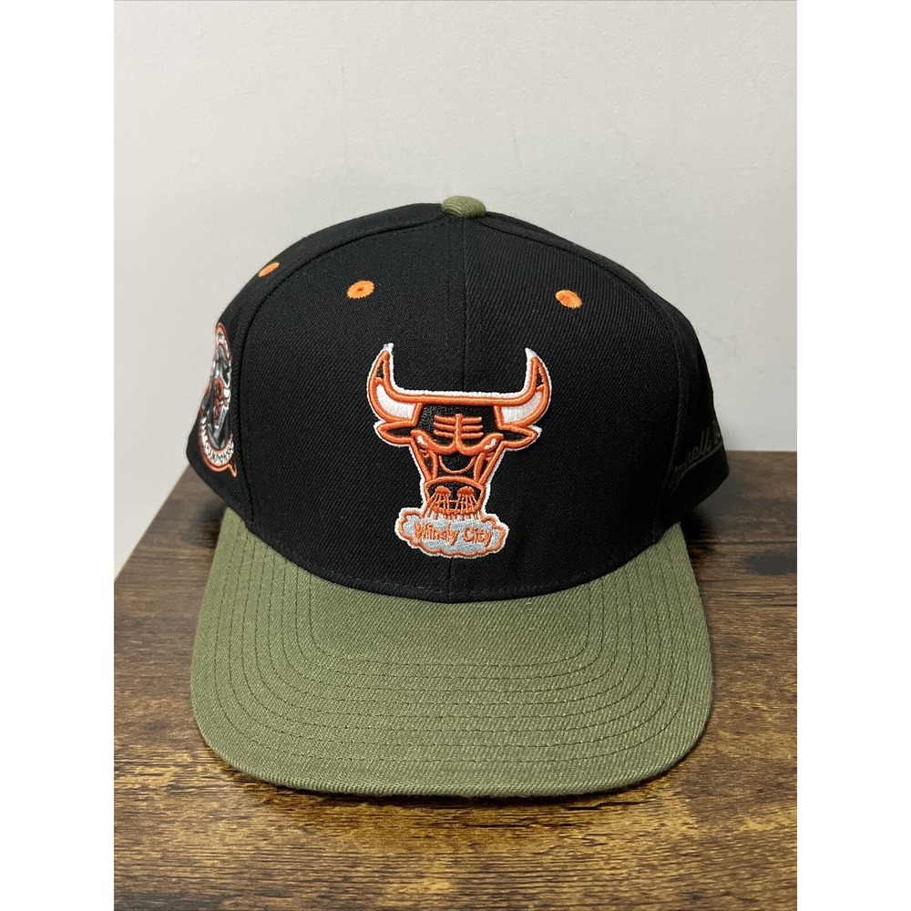 Mitchell & Ness HWC Chicago Bulls Windy City 7 3/4 Fitted Hat 20th Anv 1st Champ